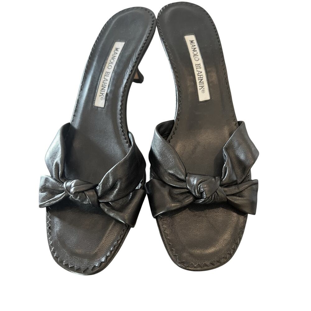 Manolo Blahnik Black Leather Knot Kitten Heels Size US 7.5 Designer Minimalist